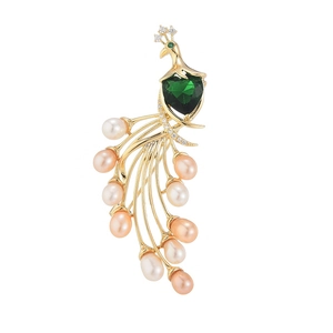 Broche paon élégante dorée avec pierre en cœur vert et perles d'eau douce roses