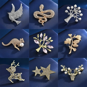 Broche en Alliage avec Strass et Künstliche Perles pour Femmes Élégante en Forme d'Animal Plante Oiseau Serpent Cerf Arbre Étoile Accessoires de Costume