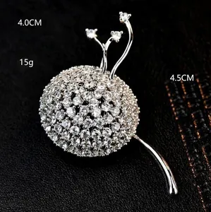 Elegant silver dandelion brooch with zircons and 4.0cm x 4.5cm size markings