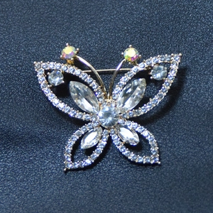 Élégante Broche Papillon Pour Femmes Or Alliage de Zinc Sertie de Strass Épingles Pour Costume Banquet Bijoux de Mode Accessoires de Vêtement