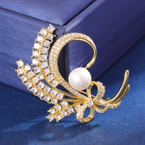 Elegant gold wheat ear brooch set with sparkling zircons and a central white pearl