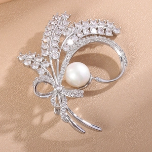 Elegant wheat stalk brooch with sparkling zircon crystals and a round white pearl on silver