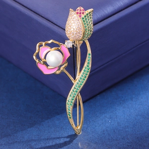 Élégante Broche Fleur de Tulipe en Cuivre et Zircon pour Femme Rose Émail Rose Künstliche Perle Épingle Bijoux pour Mariage Banquet Accessoire