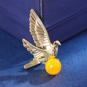 Elegant Copper Gold Pigeon Bird Brooch With Amber Look Resin Bead For Women Fashion Jewelry Wedding Party Accessory