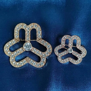 Luxury Rose Gold Alloy Rhinestone Flower Brooch For Women Vintage Hollow Petal Badge Pin Clothing Accessories Elegant Jewelry