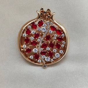 Luxus Granatapfel Fruchtform Brosche Kupfer Eingelegt Rot Zirkonia Eleganter Anzug Reversnadeln Für Damen High-End Schmuck Geschenk