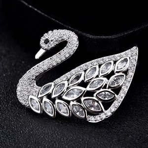 Luxe Zilverkleurige Zirkonia Zwaan Broche Voor Vrouwen Pave Strass Dier Corsage Pin Bruiloft Banket Jurk Accessoire