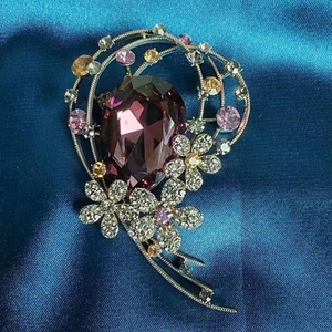 Luxueuse Broche Fleur en Alliage Zirconia Élégante Épingle de Corsage en Cristal en Forme de Poire Accessoire de Vêtement Floral Haut de Gamme pour Femmes Mariage Banquet Cadeau