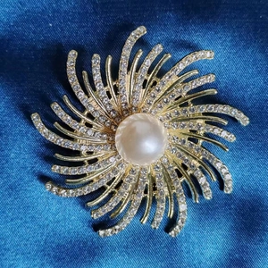 Broche Fleur en Alliage Élégante pour Femme Plaqué Or Strass Künstliche Perle d'Imitation Broche Tournesol pour Mariage Banquet Bijoux