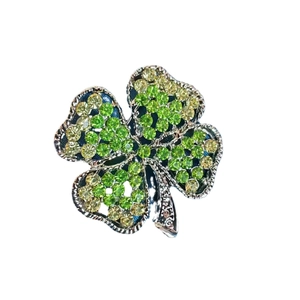 Broche trèfle à quatre feuilles élégante sertie de strass verts et jaunes