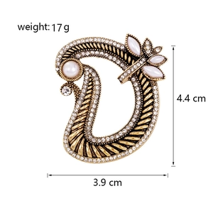 Vintage gouden letter D-broche met parels en kristallen voor accessoires van colberts