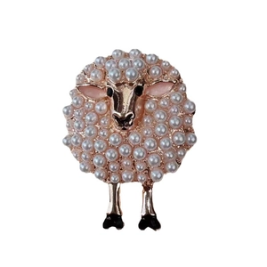 Elegant sheep brooch with white pearls and rose gold plating for suit jackets