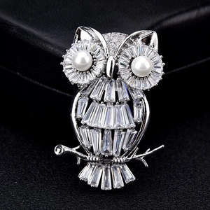 Spilla Gufo in Zircone per Donna Lega Placcata Argento Uccello Animale Spilla Con Occhi in Perla Artificial Sintetica Gioielli Moda