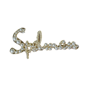 Elegante spilla Selma dorata con perle finte bianche per uno stile di moda lussuoso