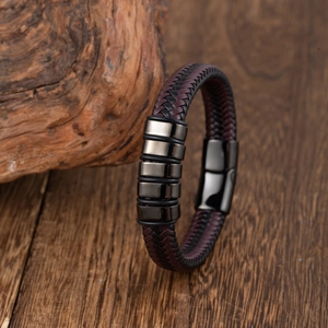 Bracelet pour homme en cuir tressé marron foncé avec fermoir magnétique noir