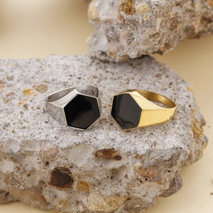 Bagues chevalières pour hommes en acier inoxydable or et argent avec émail noir hexagonal