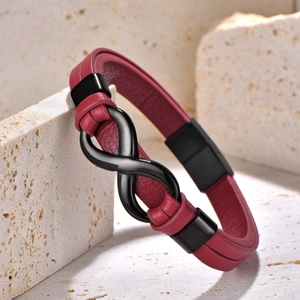 Bracciale a doppio strato in pelle rossa con simbolo infinito nero e chiusura magnetica