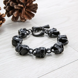 Bracciale da uomo con teschi neri in acciaio inossidabile stile retrò rock e punk