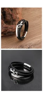 Détail d'un bracelet multicouche en cuir tressé noir avec croix Ankh et fermoir magnétique