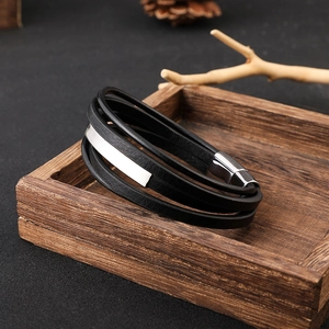 Pulsera multicapa de cuero negro para hombre con placa de acero inoxidable plateado pulido