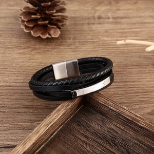 Pulsera de cuero trenzado multicapa hecha a mano con cierre magnético de acero para hombre