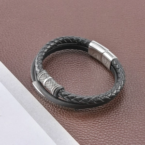 Mehrlagiges schwarzes geflochtenes Lederarmband für Herren mit silbernem Magnetverschluss