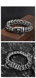 Detail eines Vintage-Punk-Armbands mit Totenkopf und gravierten Gliedern aus Edelstahl