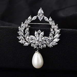 Elegant Zircon Artificial Pearl Flower Wreath Brooch Copper Metal Teardrop Artificial Pearl Pin For Women Suit Accessory Wedding Party Jewelry