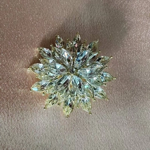 Broche Flocon de Neige en Alliage de Zinc avec Strass Taille Marquise Cristal Incrusté Corsage Mode Femmes Vêtements Bijoux Accessoires