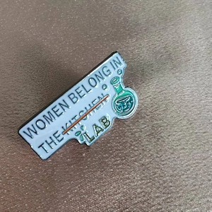 Broche en émail de laboratoire scientifique avec motif fiole et texte créatif bleu