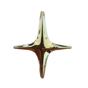 Élégante broche étoile dorée avec finition polie pour accessoires de costume chic