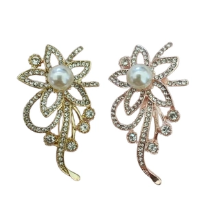 Elegante bloemspeld set met witte parels en strassteentjes in goud en roségoud