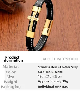 Detail des Kreuzanhängers am Lederarmband mit Magnetverschluss auf einer Holzoberfläche