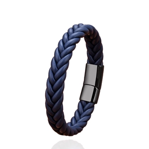 Bracciale artigianale in pelle intrecciata blu scuro con chiusura magnetica nera