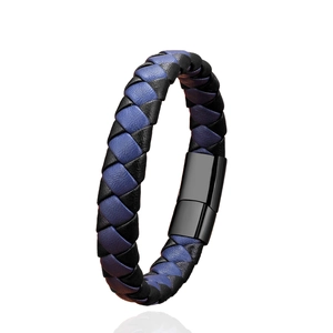Geflochtenes Lederarmband für Herren mit schwarz-blauem Band und Magnetverschluss