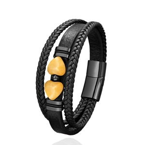 Bracelet multicouche en cuir tressé noir avec pierres en forme de cœur jaune et fermoir