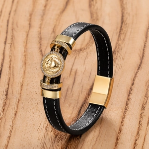 Modisches schwarzes Lederarmband mit goldener Anker- und Herz-Applikation und Kristallen