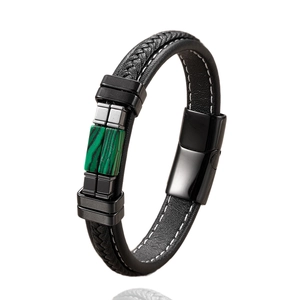 Herenarmband van zwart gevlochten leer met groene malachietsteen en magneetsluiting