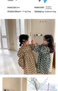 Vues détaillées de pinces à cheveux colorées pour enfants avec finition peinture caoutchouc