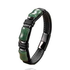 Bracciale da uomo in pelle nera con pietre verdi e chiusura magnetica