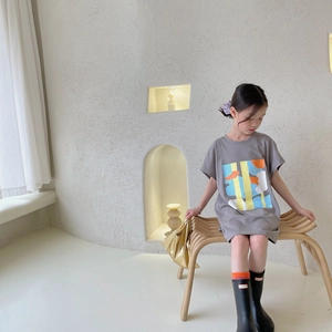 Detail of grey cotton girl's oversized t-shirt dress with abstract geometric print
