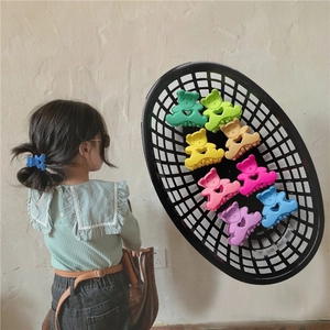 Pinces à Cheveux Ours Mignon en ABS Mat Avec Cœur Ajouré Petites Pinces à Cheveux Couleurs Bonbon Accessoires Pour Enfants Filles