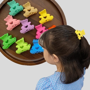 Mini pinces à cheveux ours mates aux couleurs acidulées avec cœur pour petites filles
