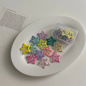 Fermagli per capelli a forma di stella in vari colori macaron in una scatola trasparente