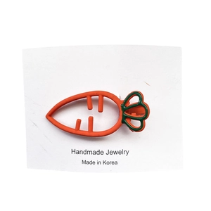 Barrette carotte creuse mignonne pour filles au fini orange mat et feuilles vertes