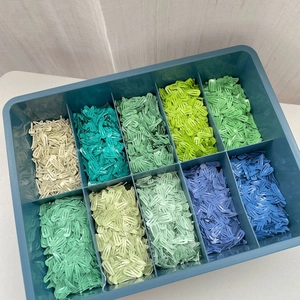 Mini barrettes goutte d'eau colorées de 2cm en métal avec une boîte de rangement à 10 cases