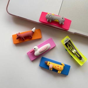 Lot de 5 barrettes à cheveux animaux de dessin animé pour enfants sur fond blanc épuré