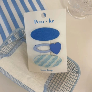 Lot de barrettes BB en tissu bleu avec décor de cœur et broderie sur carte blanche