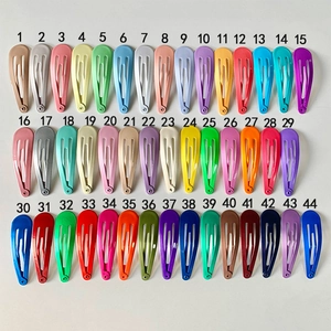 Detailed color chart of 5cm snap hair clips in 44 glossy lacquered finishes for children