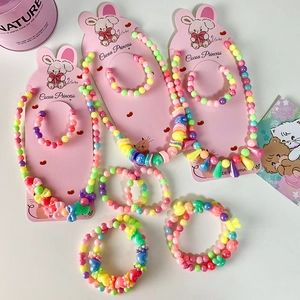 Set collana e bracciale con perline rosa da bambina con ciondoli a forma di coniglio